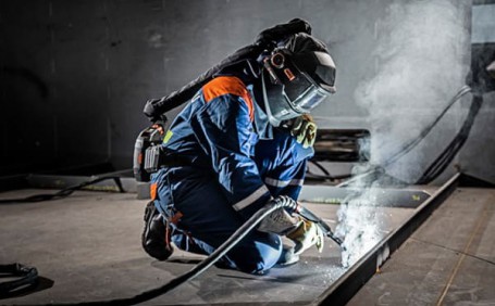 電焊作業(yè)中，哪些勞保用品可以保護(hù)自身健康